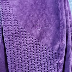 Lululemon zone in leggings 💜 size 4